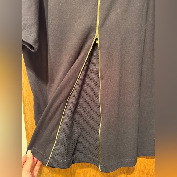 Adidas women’s Tshirt, black tee with gold accent and back has a zipper - Picture 5 of 7